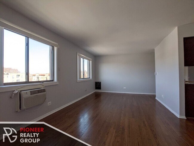 Foto del edificio - 7545 N Winchester Ave