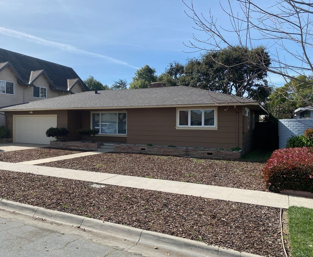 Primary Photo - Centrally located three bedroom home in S....