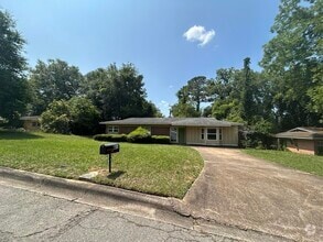 Building Photo - 811 Bahama Dr