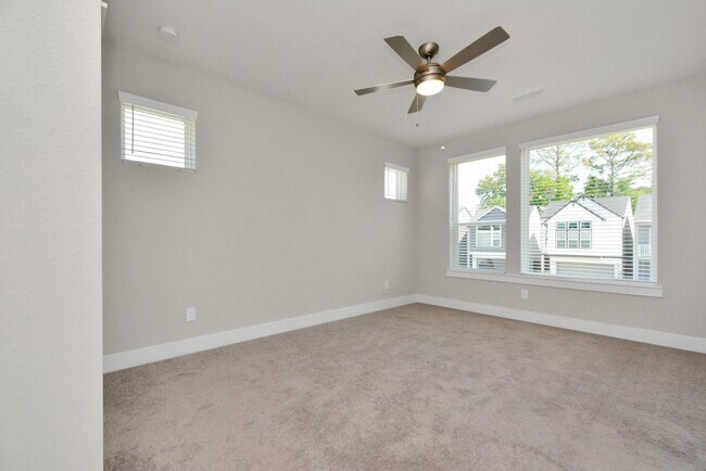 Foto del edificio - 735 Strawberry Pines Ct