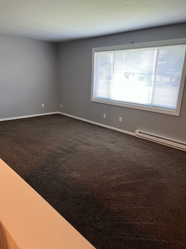 Building Photo - 318 Green Meadow Dr