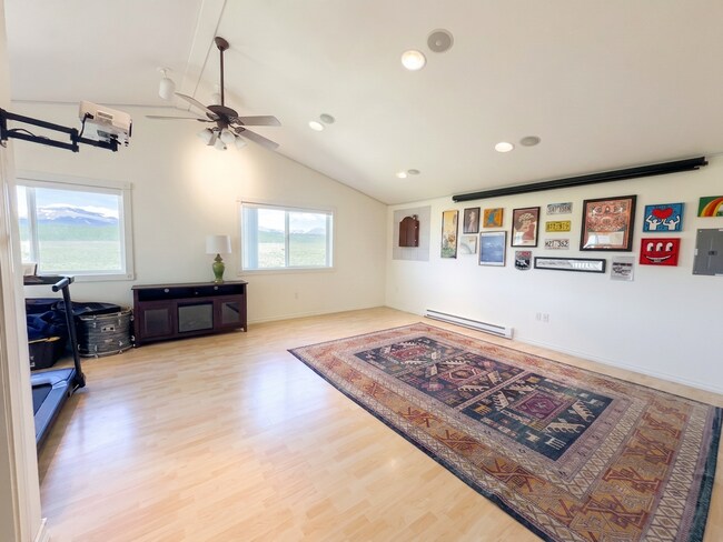 Foto del edificio - Foxtail Pines! 5 acres! Open floor plan!