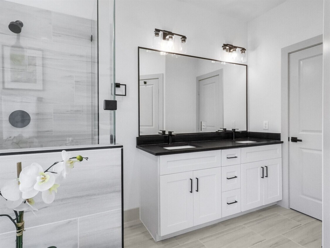 Building Photo - 2410 Vaughn St