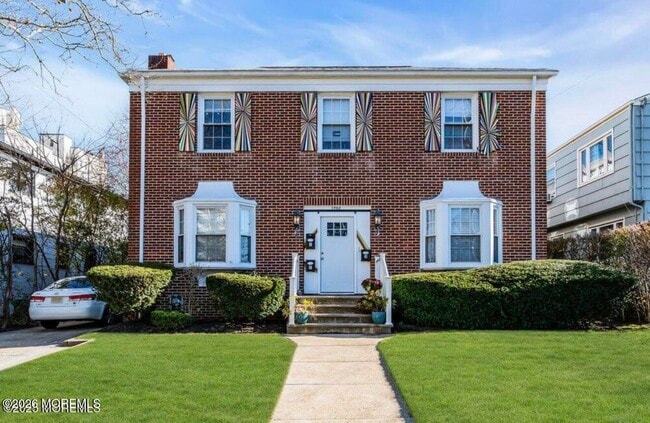 Building Photo - 1702 Grand Ave