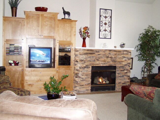 Building Photo - 964 Creek View Dr