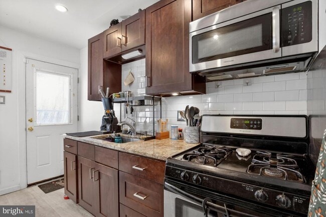 Foto del edificio - 2443 Amber St