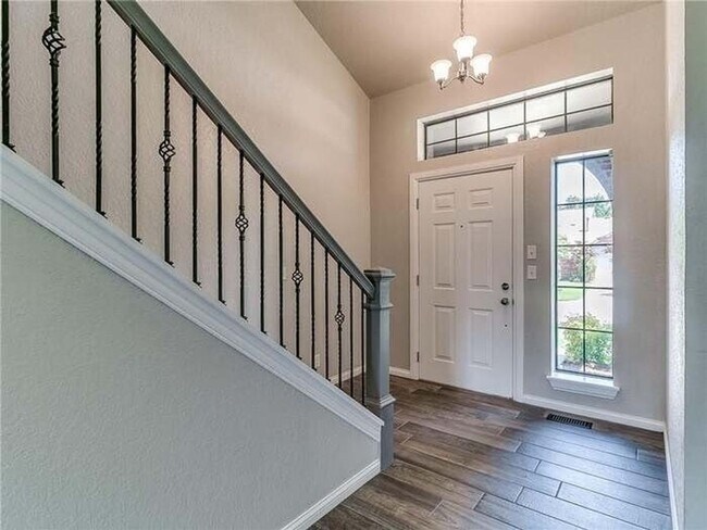Building Photo - Spacious 4 Bedroom Home - Edmond Schools -...