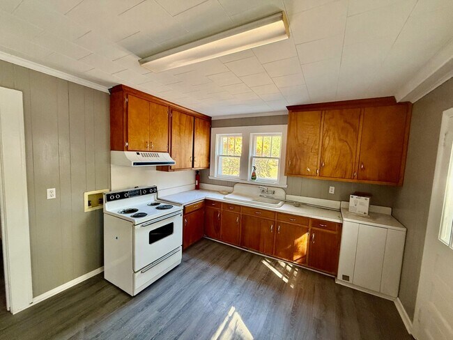 Foto del edificio - Charming 3-Bedroom Home in the Heart of Bu...