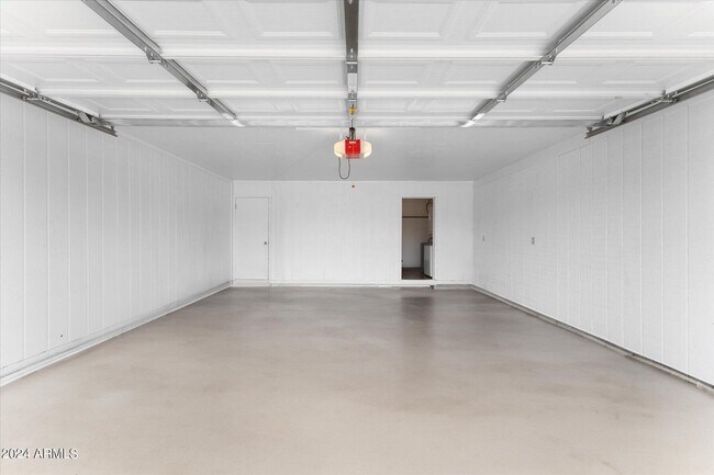 Building Photo - 6109 W Marconi Ave