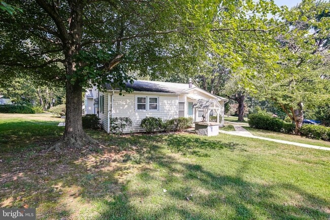 Building Photo - 10410 Shady Acres Ln
