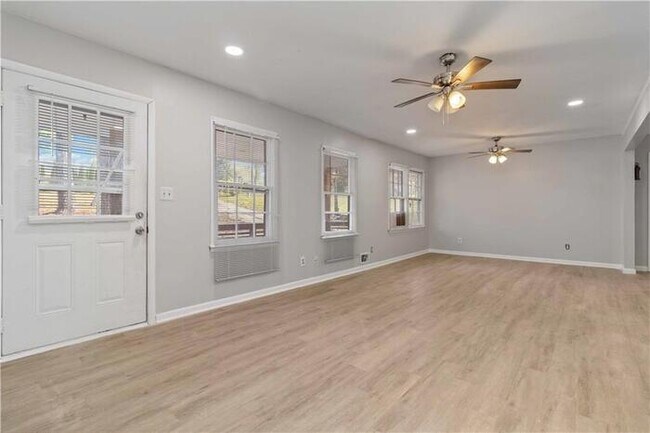 Foto del edificio - Spacious 3 Bedroom Ranch Home, Completely ...