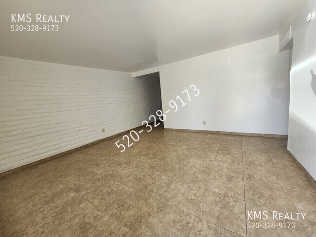 Building Photo - 6711 E Hawk Dr