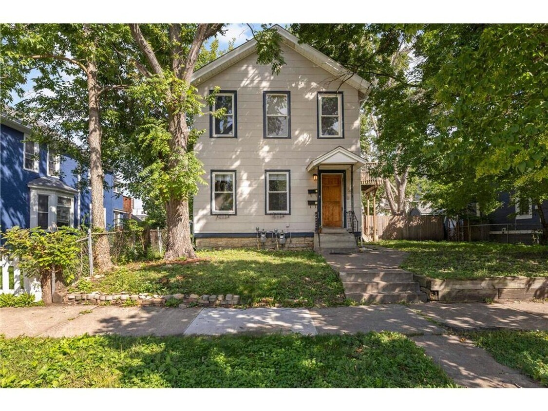 Primary Photo - 32 Douglas St
