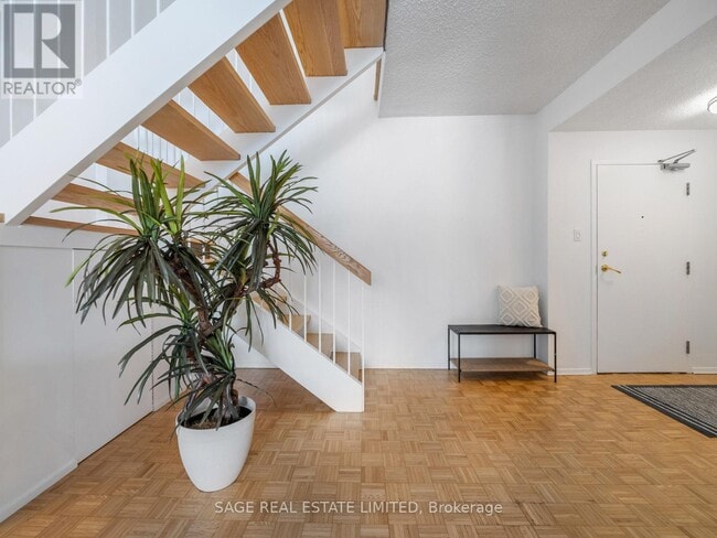 Photo du bâtiment - 30 Glen Elm Ave