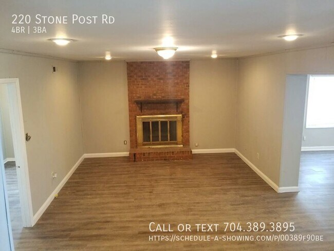 Foto del edificio - 220 Stone Post Rd