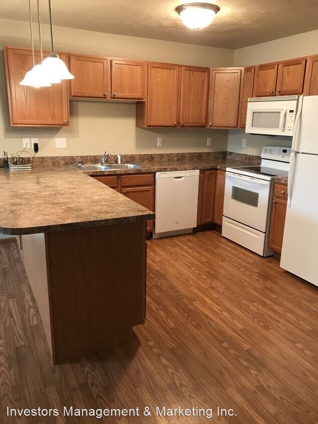 Foto principal - 2800 5th St NW