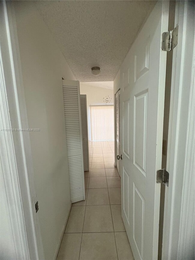 Foto del edificio - 5625 W 26th Ct