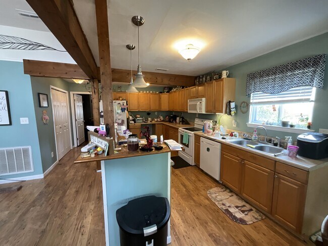 Building Photo - 2620 St Regis Ln