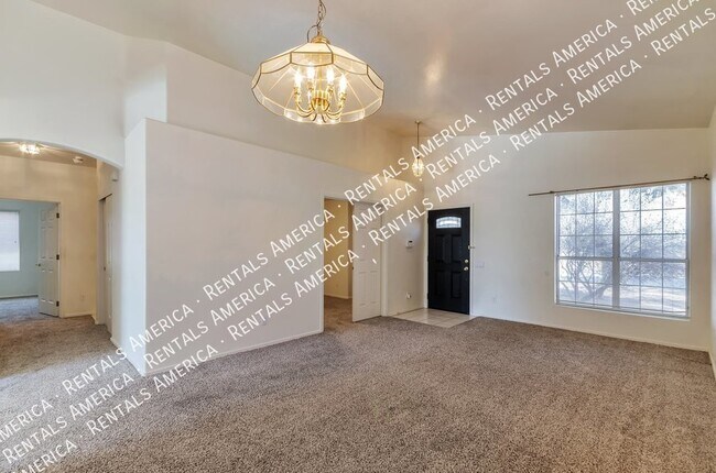 Building Photo - Great neighborhood, near Sabino Canyon!