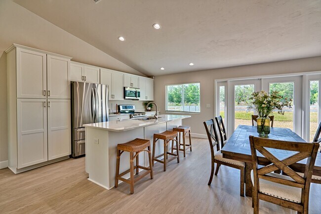 Foto del edificio - 3 MONTHS FREE RENT! 3/2 in Hawthorne