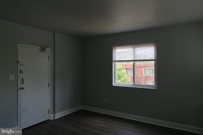 Building Photo - 1495 Bangor St SE