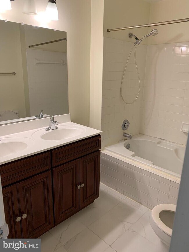 Building Photo - 2403 Farm Buggy Ct
