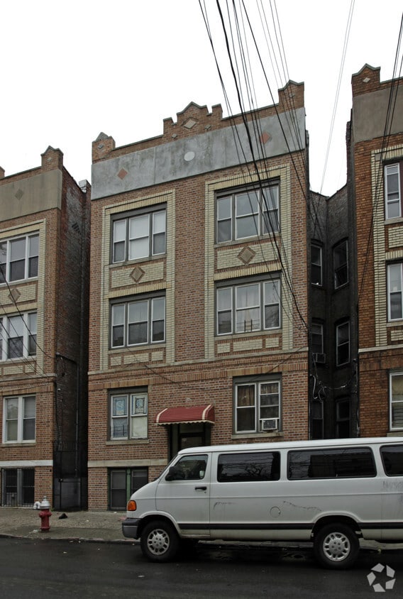 Building Photo - 119 Baldwin Ave