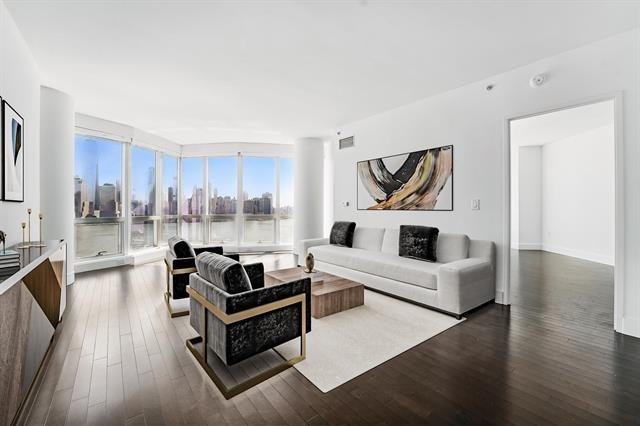 Foto del edificio - 77 Hudson St