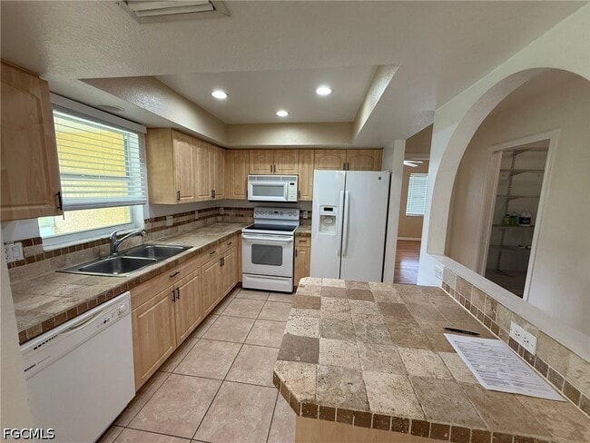 Building Photo - 911 SE 31st St