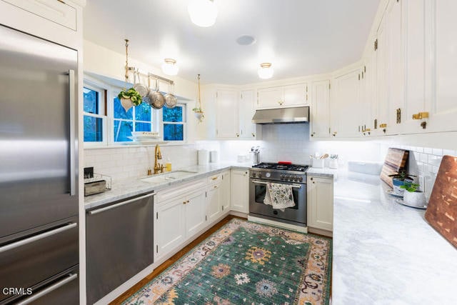 Foto del edificio - 4053 Cromwell Ave