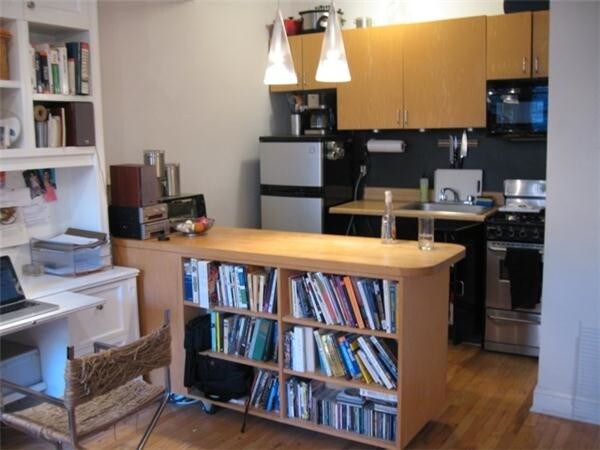 Building Photo - 514 East 11th Street