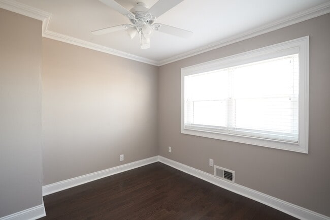 Foto del interior - Cambridge Manor: In-Unit Washer & Dryer, H...
