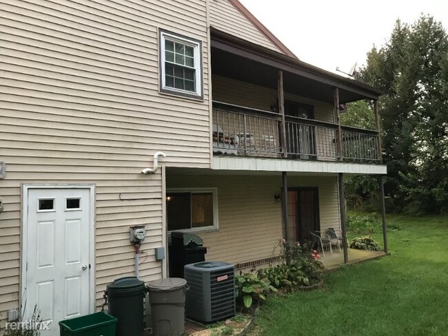 Building Photo - 3 br, 2.5 bath Townhome - 339 Greenland Dr