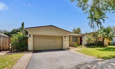 Building Photo - 4960 SW 89th Ave