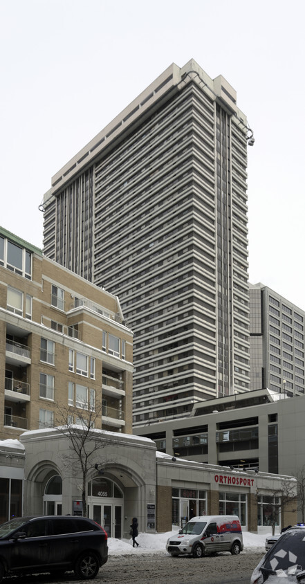 Photo du bâtiment - Alexis Nihon Apartments