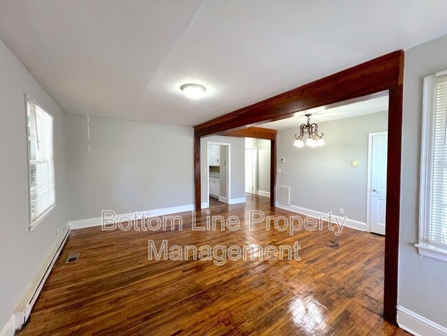 Building Photo - 3141 Columbus Cir