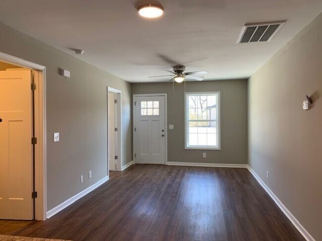 Building Photo - 807 Belmont Ave