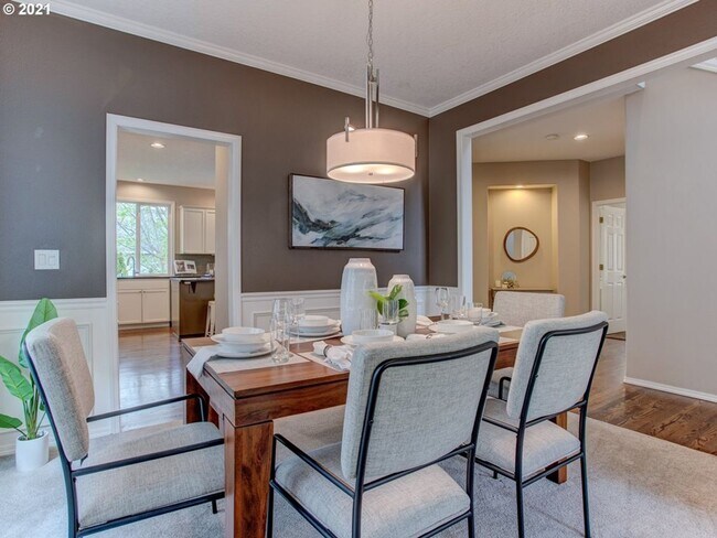Building Photo - Sought after Remington 4bed 2.5bath with Lots of Yard Space!