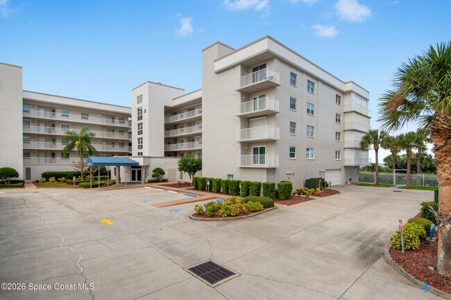 Foto del edificio - 8700 Ridgewood Ave