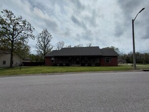 Building Photo - 102 Highland Woods Dr
