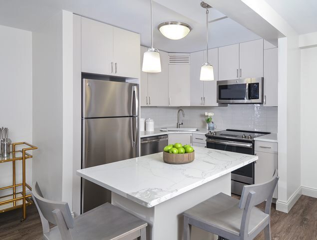 Foto principal - 213 W Grand Ave