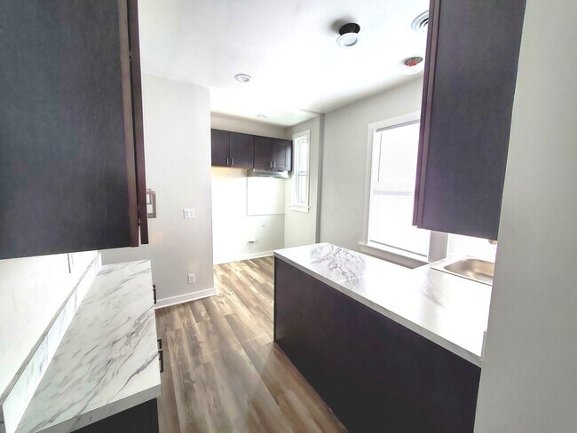 Foto del edificio - 8371 S Bond Ave