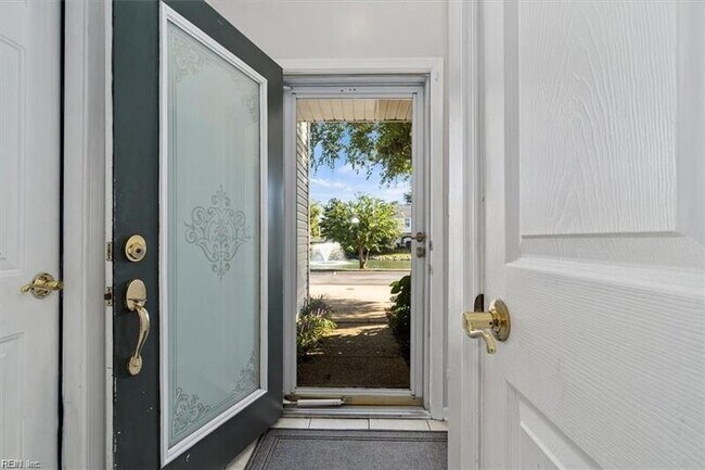 Building Photo - 4975 Kemps Lake Dr