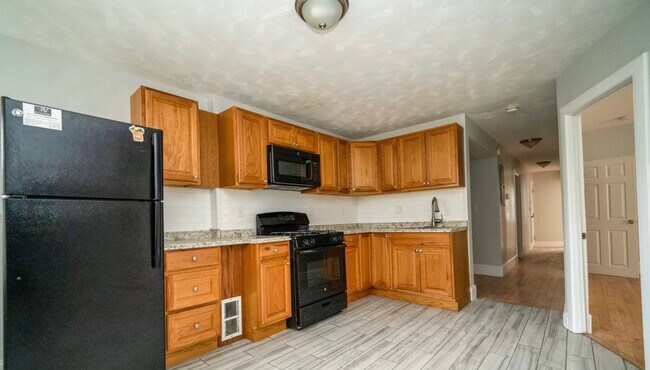 Building Photo - 38 Fayston St