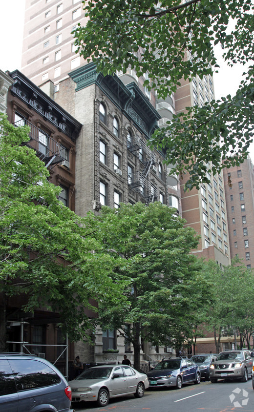 Primary Photo - 422 E 58th St