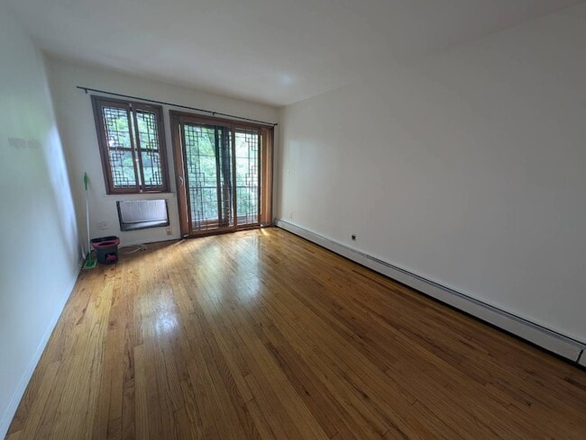 Foto del edificio - 77-03 24th Ave