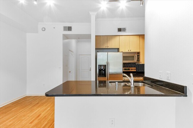 Building Photo - Stylish Studio Apartment In Concierge Building at The Renaissance at Turtle Creek ($500 Off First...