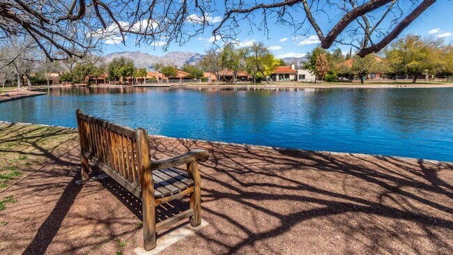Building Photo - Spacious 2bd/2bath + Den home in gorgeous ...