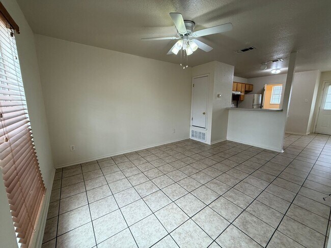 Foto del edificio - 4407 Abigail Dr