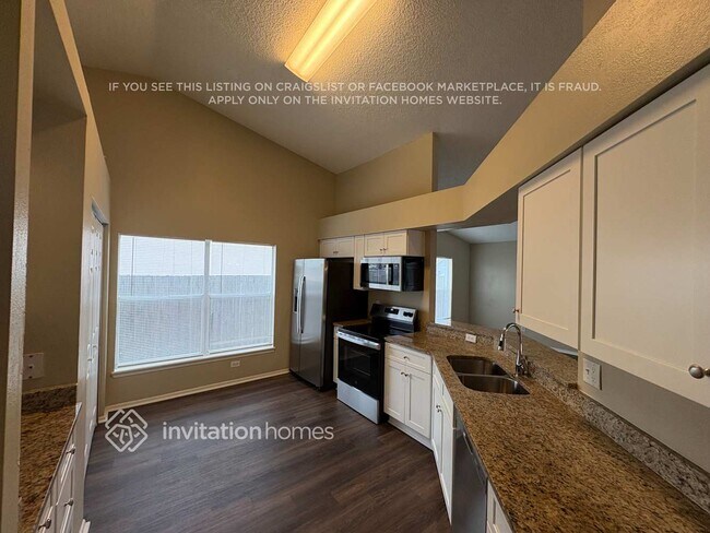 Foto del edificio - 4704 Bloom Dr